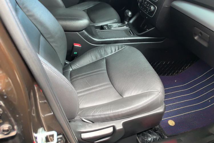 Used Kia Sorento 2013 2.4L 7-seat Gasoline Luxury Edition Right Front Seat