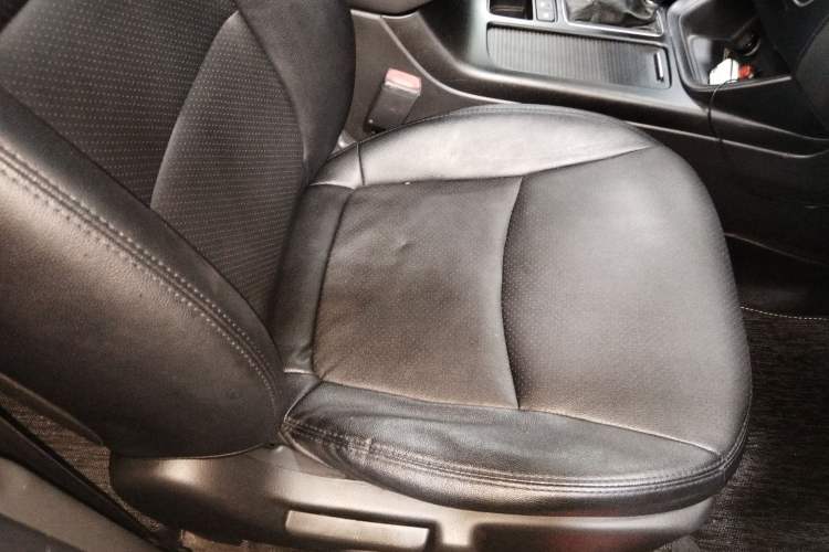Used Kia Sorento 2013 2.2T 7-seat Diesel Comfort Edition Right Front Seat