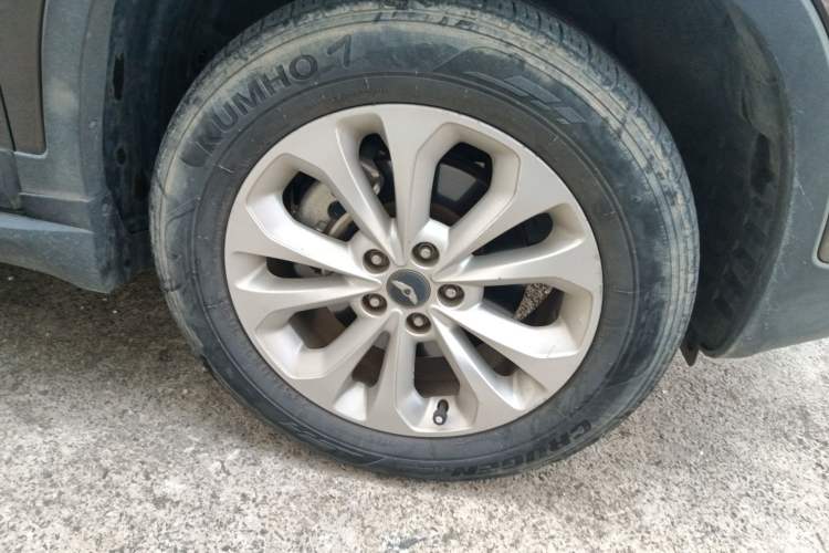 Used Kia Sorento 2013 2.4L 5-Seater Gasoline Comfort Version China IV Standard Right Front Wheel Hub