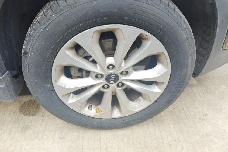 Used Kia Sorento 2013 2.4L 5-Seater Gasoline Luxury Version China IV Standard Right Front Wheel Hub