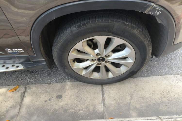 Used Kia Sorento 2013 2.4L 7-Seater Gasoline Luxury Version China IV Standard Right Front Wheel Hub