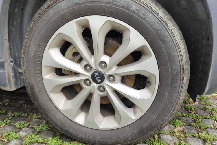 Used Kia Sorento 2013 2.4L 5-Seater Gasoline Comfort Version China IV Standard Right Front Wheel Hub