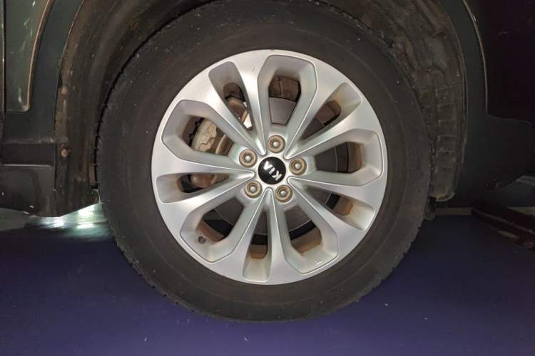 Used Kia Sorento 2013 2.4L 7-seat Gasoline Luxury Edition Right Front Wheel Hub