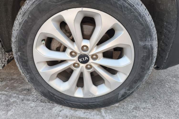 Used Kia Sorento 2013 2.4L 5-Seater Gasoline Comfort Version China IV Standard Right Front Wheel Hub