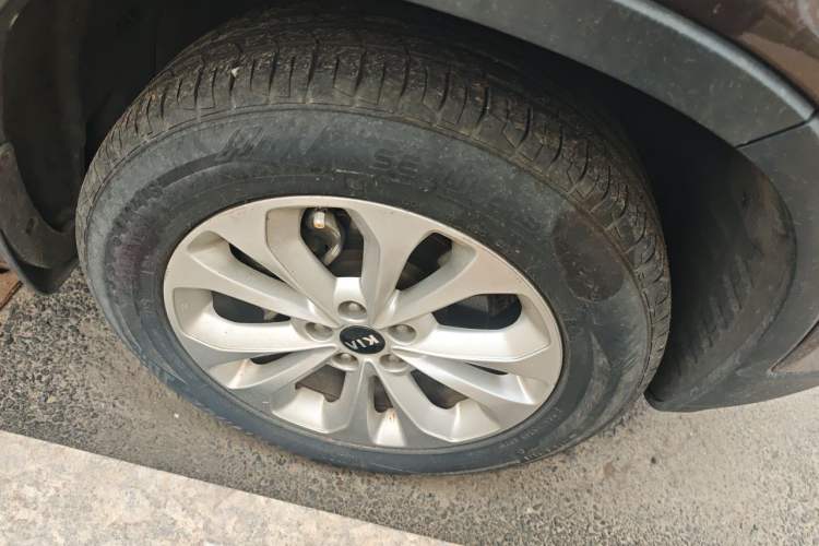 Used Kia Sorento 2013 2.4L 5-Seater Gasoline Comfort Version China IV Standard Right Front Wheel Hub
