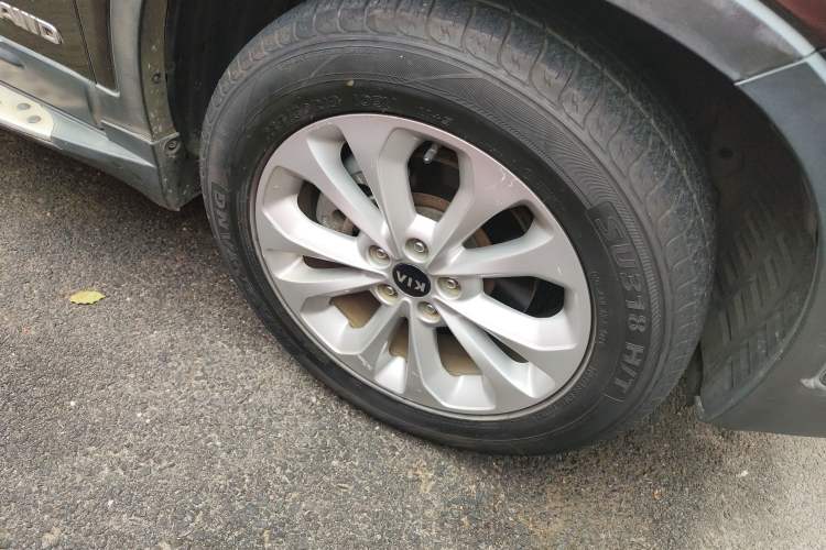 Used Kia Sorento 2013 2.4L 7-Seater Gasoline Luxury Version China IV Standard Right Front Wheel Hub