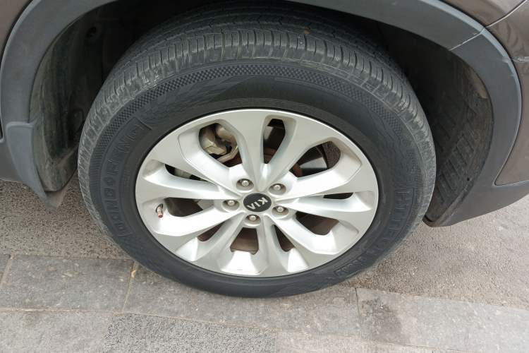 Used Kia Sorento 2013 2.2T 7-seat Diesel Luxury Edition Right Front Wheel Hub