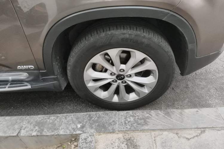 Used Kia Sorento 2013 2.4L 7-seat Gasoline Luxury Edition Right Front Wheel Hub