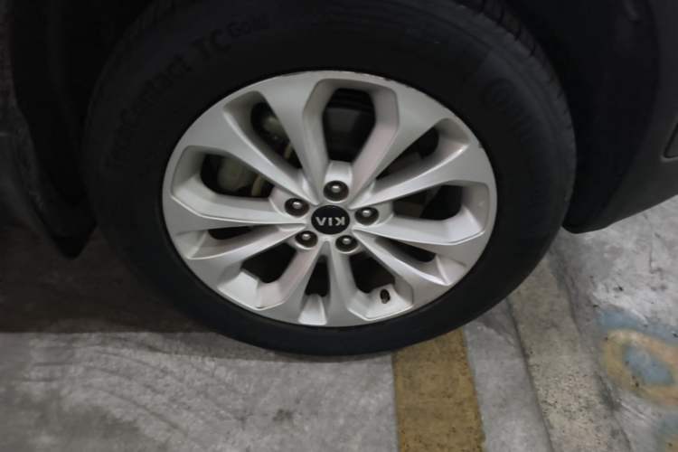 Used Kia Sorento 2013 2.4L 7-Seater Gasoline Luxury Version China IV Standard Right Front Wheel Hub