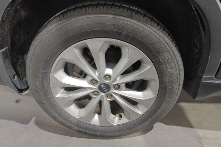 Used Kia Sorento 2013 2.4L 5-seat Gasoline Luxury Edition Right Rear Wheel Hub