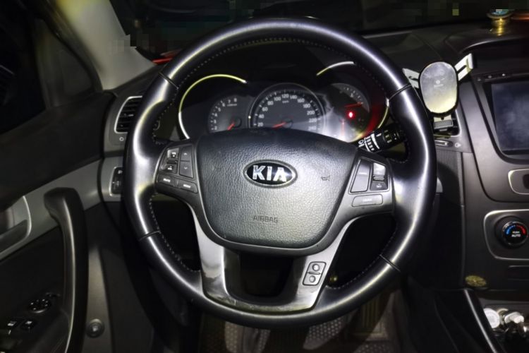 Used Kia Sorento 2013 2.4L 7-seat Gasoline Comfort Edition Steering Wheel