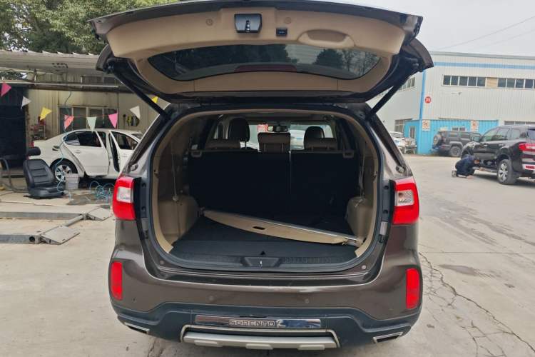 Used Kia Sorento 2013 2.4L 7-Seater Gasoline Luxury Version China IV Standard Trunk
