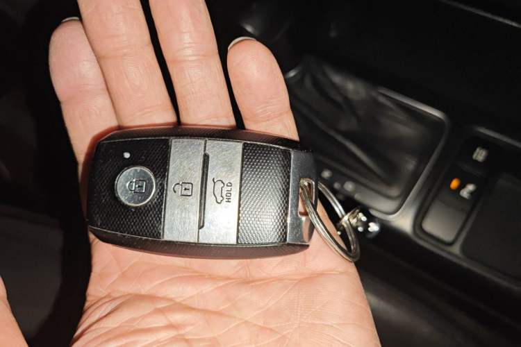 Used Kia Sorento 2013 2.4L 7-seat Gasoline Luxury Edition Vehicle Key