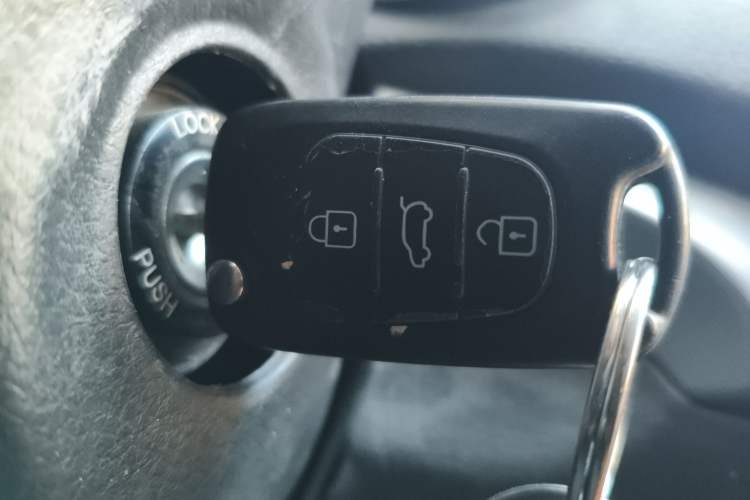 Used Kia Sorento 2013 2.4L 5-Seater Gasoline Comfort Version China IV Standard Vehicle Key
