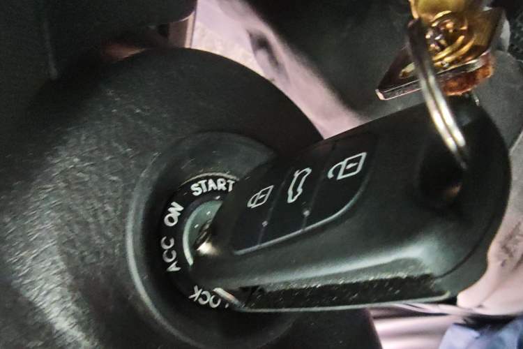 Used Kia Sorento 2013 2.4L 5-Seater Gasoline Comfort Version China IV Standard Vehicle Key