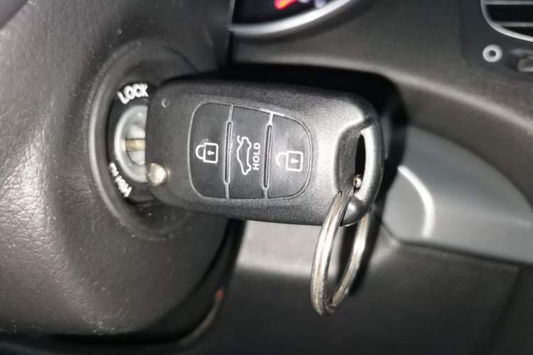 Used Kia Sorento 2013 2.2T 5-Seater Diesel Comfort Edition Vehicle Key