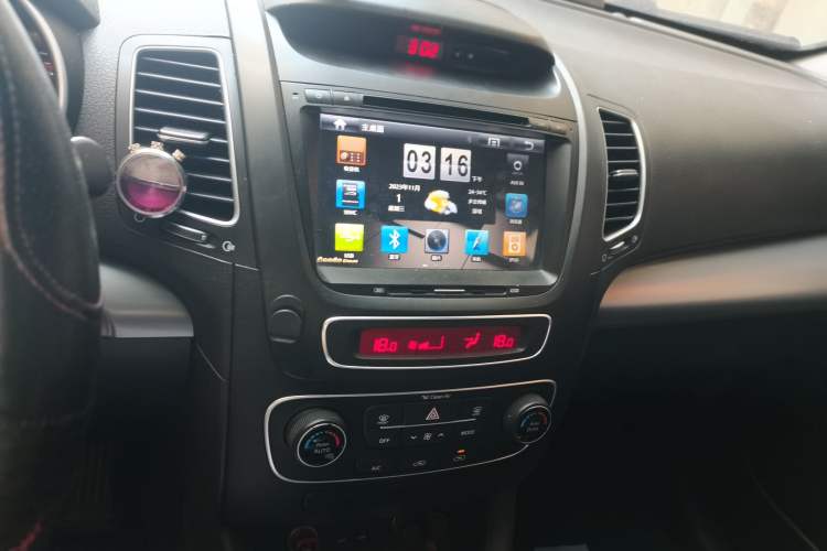 Used Kia Sorento 2013 2.4L 7-Seater Gasoline Comfort Version China IV Standard Audio And AC Panel