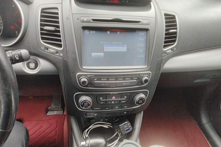 Used Kia Sorento 2013 2.2T 7-seat Diesel Luxury Edition Audio And AC Panel