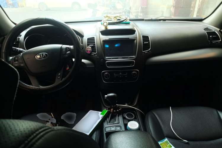 Used Kia Sorento 2013 2.4L 7-Seater Gasoline Comfort Version China IV Standard Center Console