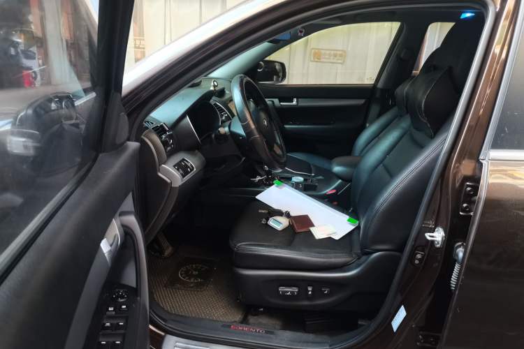 Used Kia Sorento 2013 2.4L 7-Seater Gasoline Comfort Version China IV Standard Driver Seat
