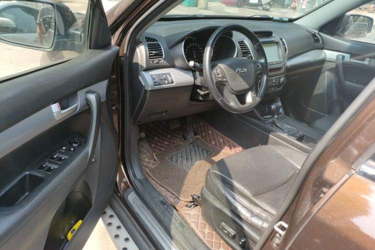 Used Kia Sorento 2013 2.4L 5-Seater Gasoline Comfort Version China IV Standard Driver Seat