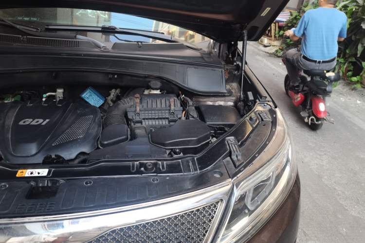 Used Kia Sorento 2013 2.4L 7-Seater Gasoline Comfort Version China IV Standard Engine Bay Left