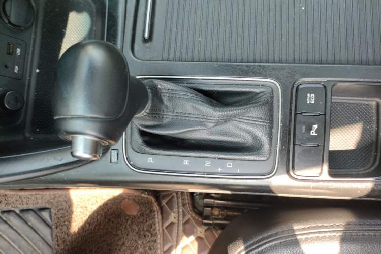Used Kia Sorento 2013 2.4L 5-Seater Gasoline Comfort Version China IV Standard Gear Lever