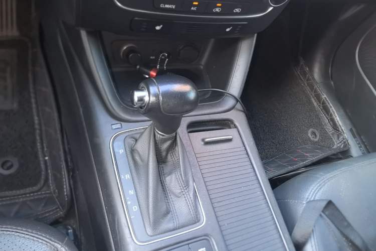 Used Kia Sorento 2013 2.2T 7-seat Diesel Luxury Edition Gear Lever