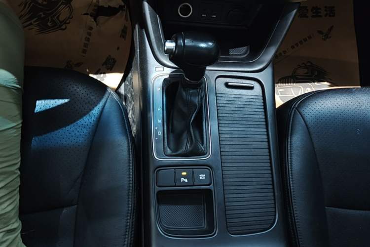 Used Kia Sorento 2013 2.4L 7-Seater Gasoline Comfort Version China IV Standard Gear Lever