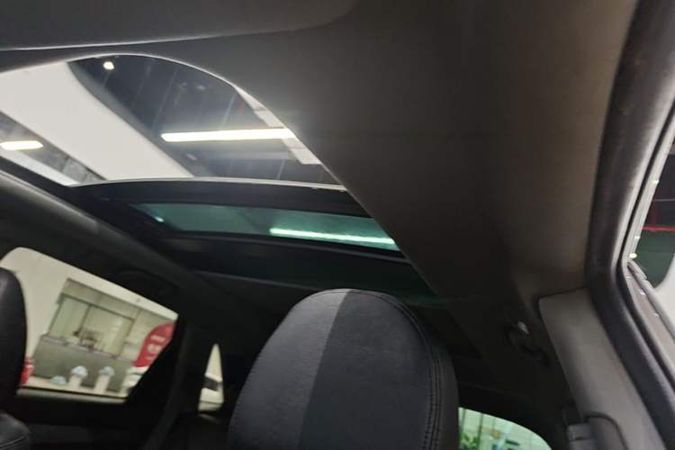 Used Kia Sorento 2013 2.4L 7-Seater Gasoline Comfort Version China IV Standard Headliner