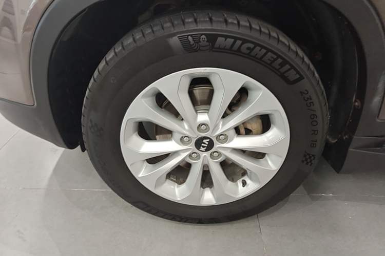Used Kia Sorento 2013 2.4L 7-Seater Gasoline Comfort Version China IV Standard Left Front Wheel Hub