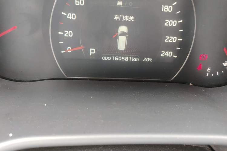 Used Kia Sorento 2013 2.2T 7-seat Diesel Luxury Edition Odometer Close Up
