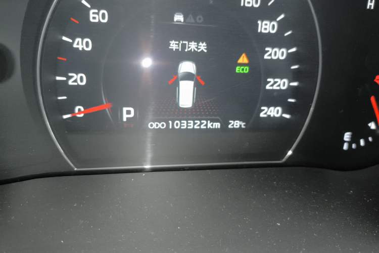 Used Kia Sorento 2013 2.4L 7-seat Gasoline Luxury Edition Odometer Close Up