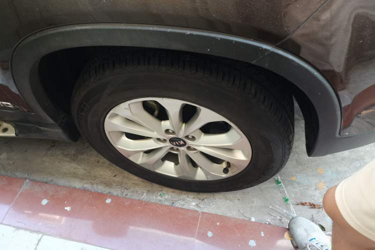 Used Kia Sorento 2013 2.4L 7-Seater Gasoline Comfort Version China IV Standard Right Front Wheel Hub