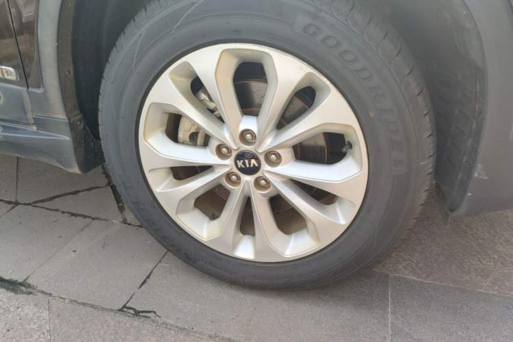 Used Kia Sorento 2013 2.4L 5-Seater Gasoline Comfort Version China IV Standard Right Front Wheel Hub