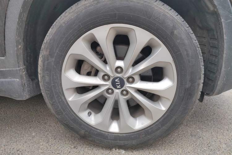 Used Kia Sorento 2013 2.4L 5-Seater Gasoline Comfort Version China IV Standard Right Front Wheel Hub
