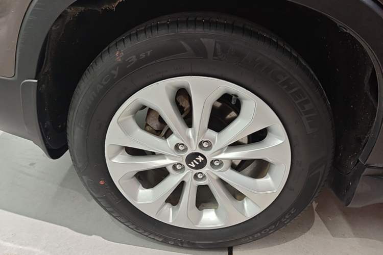 Used Kia Sorento 2013 2.4L 7-Seater Gasoline Comfort Version China IV Standard Right Rear Wheel Hub