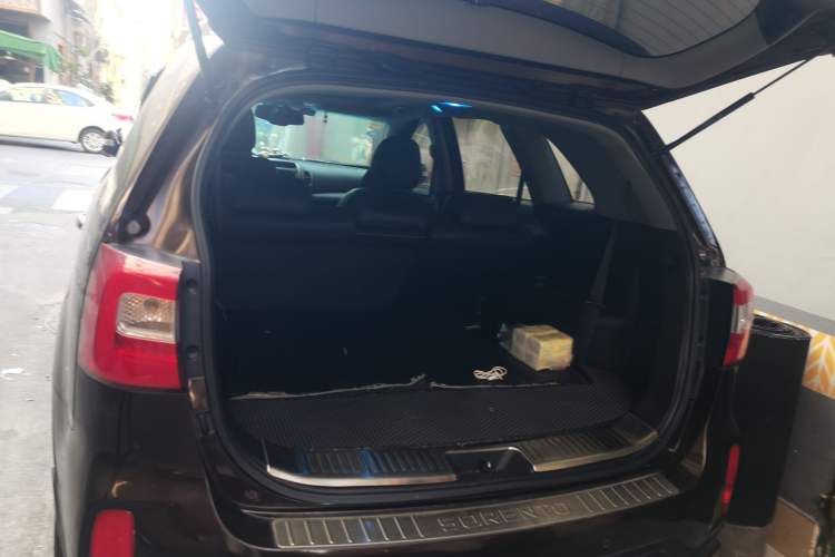 Used Kia Sorento 2013 2.4L 7-Seater Gasoline Comfort Version China IV Standard Trunk
