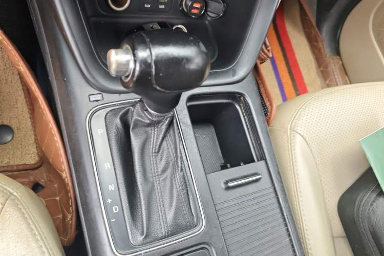 Used Kia Sorento 2013 2.2T 5-Seater Diesel Luxury Edition Gear Lever