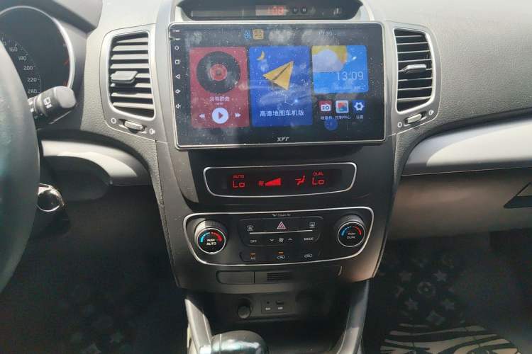 Used Kia Sorento 2013 2.4L 7-Seater Gasoline Comfort Version China IV Standard Audio And AC Panel