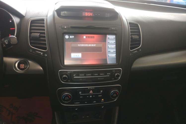 Used Kia Sorento 2013 2.4L 7-Seater Gasoline Luxury Version China IV Standard Audio And AC Panel