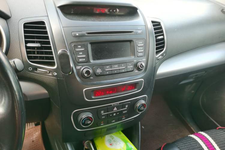 Used Kia Sorento 2013 2.2T 5-Seater Diesel Comfort Edition Audio And AC Panel