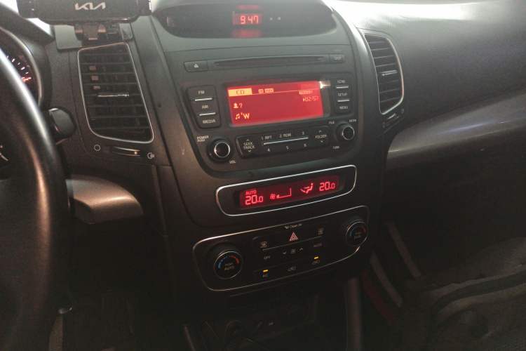 Used Kia Sorento 2013 2.2T 5-Seater Diesel Comfort Edition Audio And AC Panel