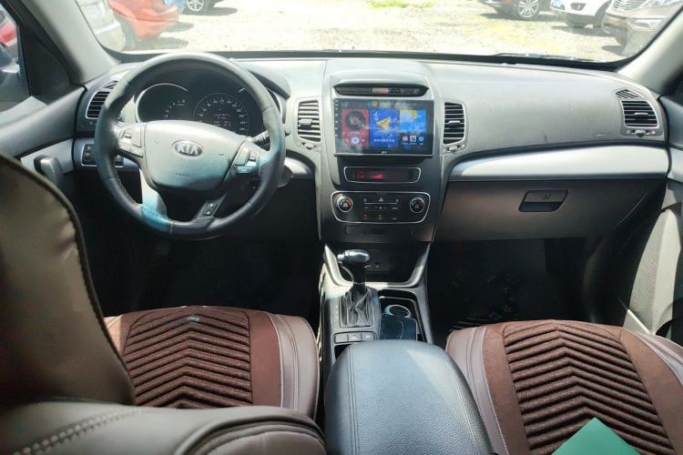 Used Kia Sorento 2013 2.4L 7-Seater Gasoline Comfort Version China IV Standard Center Console