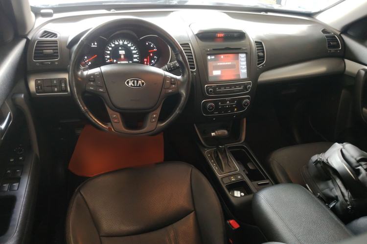 Used Kia Sorento 2013 2.4L 7-Seater Gasoline Luxury Version China IV Standard Center Console