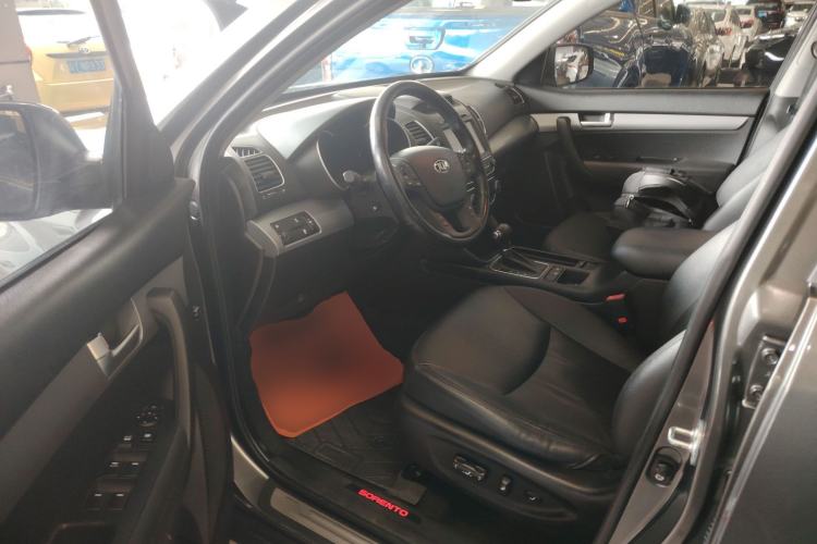 Used Kia Sorento 2013 2.4L 7-Seater Gasoline Luxury Version China IV Standard Driver Seat