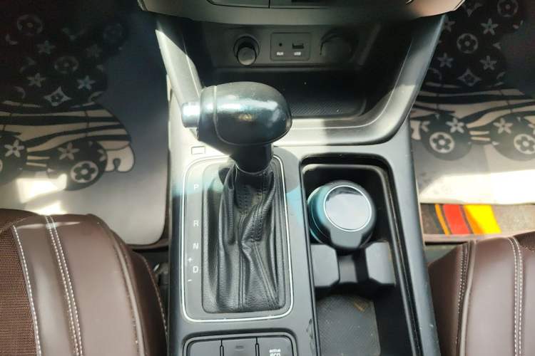 Used Kia Sorento 2013 2.4L 7-Seater Gasoline Comfort Version China IV Standard Gear Lever