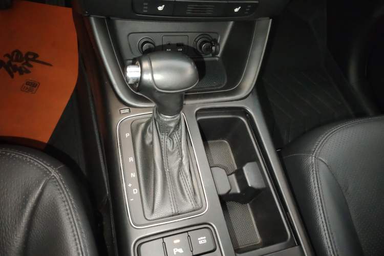 Used Kia Sorento 2013 2.4L 7-Seater Gasoline Luxury Version China IV Standard Gear Lever