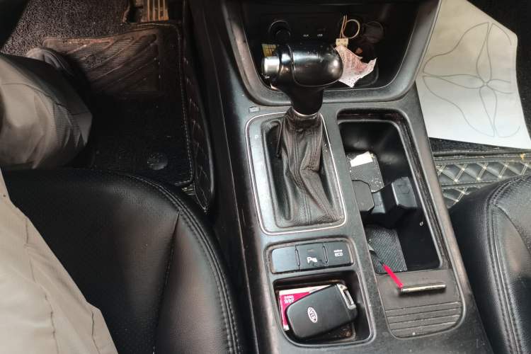 Used Kia Sorento 2013 2.4L 5-Seater Gasoline Comfort Edition Gear Lever