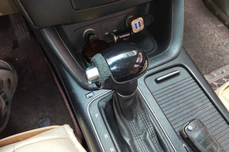 Used Kia Sorento 2013 2.2T 5-Seater Diesel Comfort Edition Gear Lever